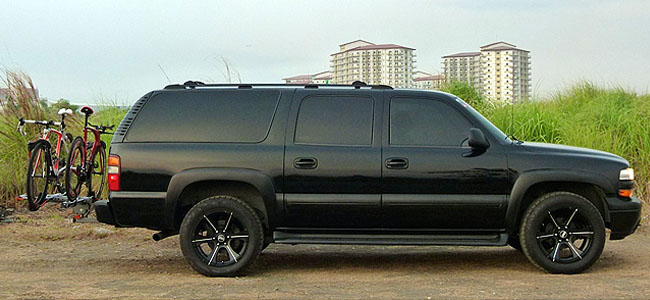 Chevrolet Suburban side view
