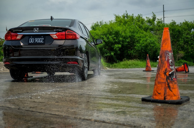 We tested the Vehicle Stability Assist system of the Jazz and City