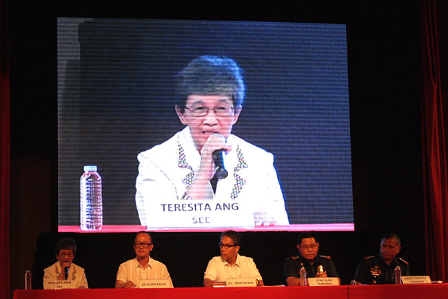 Driving safety tip: Should you pull over at that checkpoint?