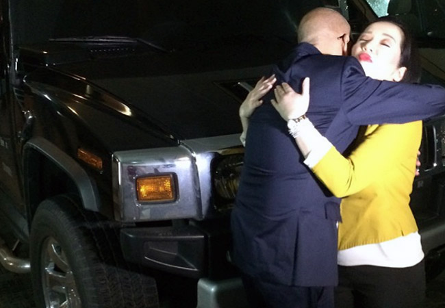 Kris Aquino gives Boy Abunda her own Hummer SUV
