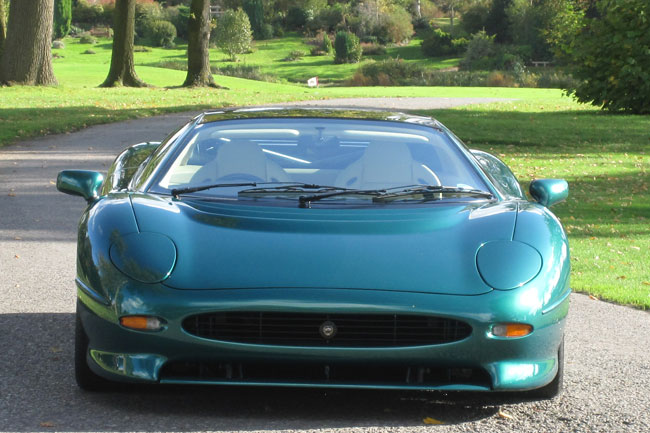 Jaguar XJ220