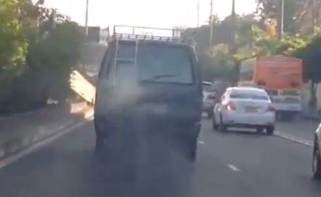 Smoke-belching vehicle on EDSA
