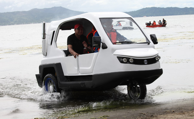 Salamander amphibious trike