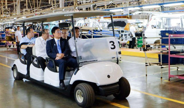 President Aquino at the inauguration of Mitsubishi Motors Philippines' Santa Rosa plant