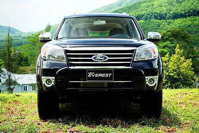 Ford_Everest_Front_View.jpg