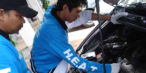 TopGear.com.ph Philippine Car News 2010 Holy Week Road Assistance Honda Cars Philippines' Honda Emergency Assistance Team photo