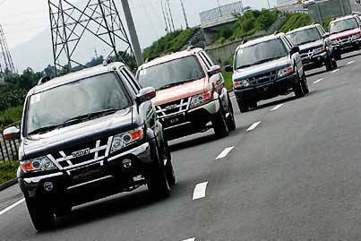 2010_Isuzu_Crosswind_Convoy.jpg
