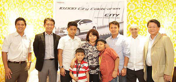 TopGear.com.ph Philippine Car News Honda City sales milestone (From left) Voltaire Gonzales, Honda Cars Philippines head for vehicle sales and corporate communications; Hiroshi Shimizu, Honda Cars Philippines president and general manager; 10,000th Honda City owner Maria Fe Ramos and family; Johnny Fetalvero, Honda Cars Kalookan general manager; and Toshio Kuwahara, Honda Cars Philippines head for sales planning.