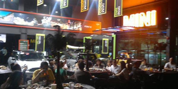 Mini holds rockeoke night for customers