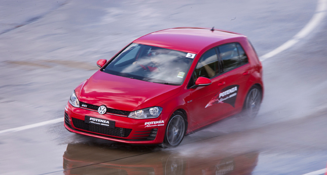 Bridgestone Potenza Adrenalin RE003