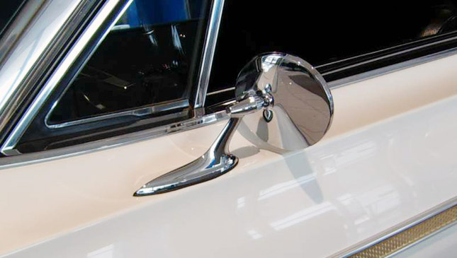Manually adjusted side mirrors