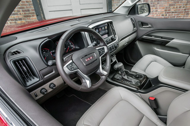 2015 Ward’s 10 Best Interiors: 2015 GMC Canyon SLT