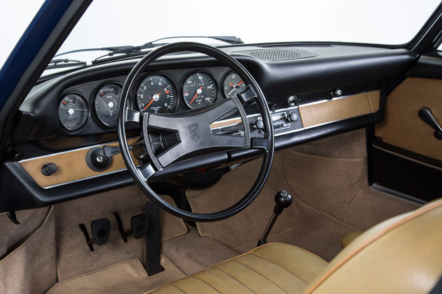 Porsche Classic 911 dashboard