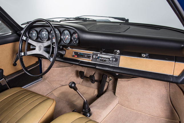 Porsche Classic 911 dashboard