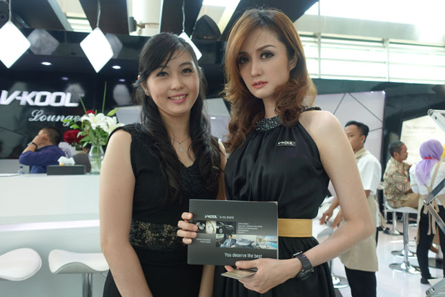 Indonesia International Motor Show booth girls