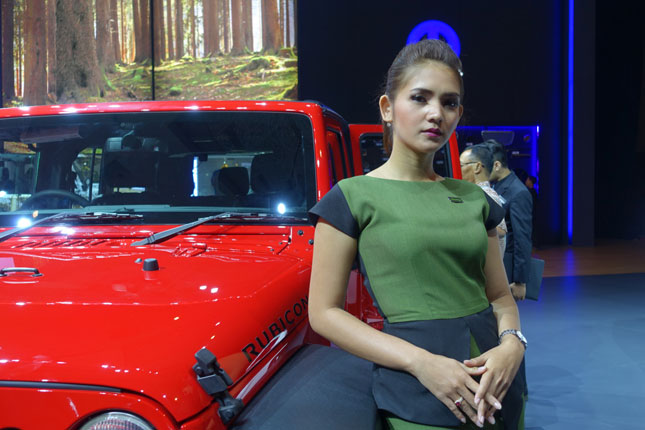 Indonesia International Motor Show booth girls