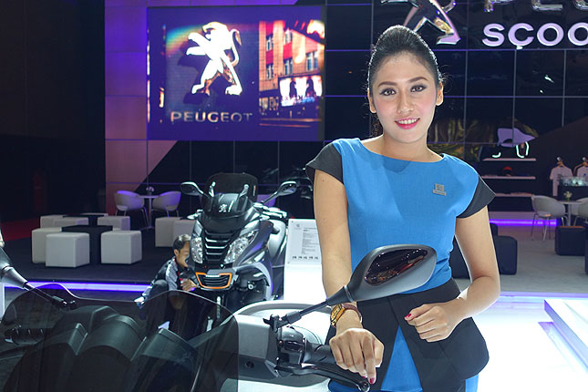 Indonesia International Motor Show booth girls