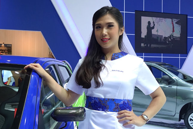Indonesia International Motor Show booth girls