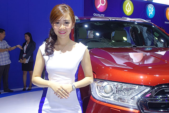 Indonesia International Motor Show booth girls
