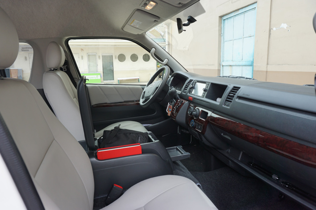 Toyota Hiace Super Grandia LXV