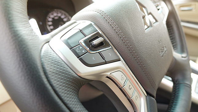 Mitsubishi Montero Sport interior