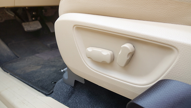 Mitsubishi Montero Sport interior