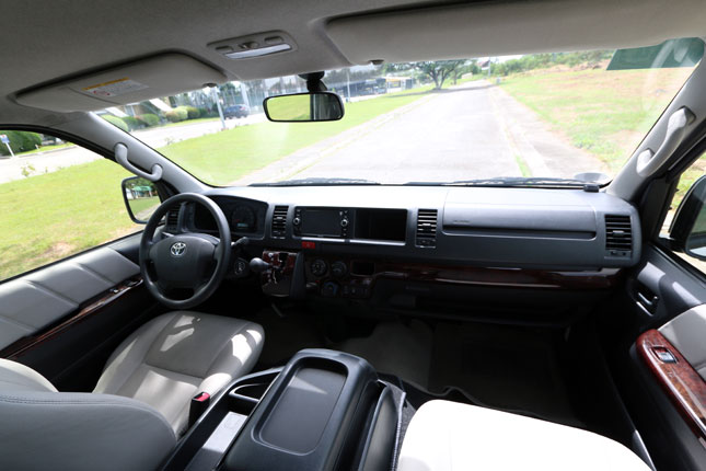 Toyota Hiace Super Grandia LXV