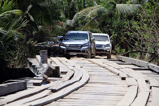 Isuzu MU-X in Palawan