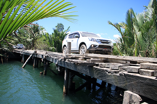 Isuzu MU-X in Palawan