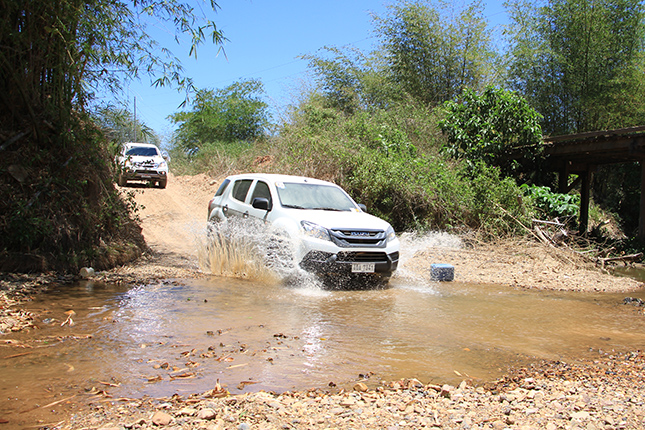 Isuzu MU-X in Palawan