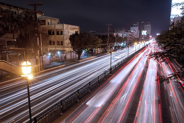 Long-exposure photos of Metro Manila traffic