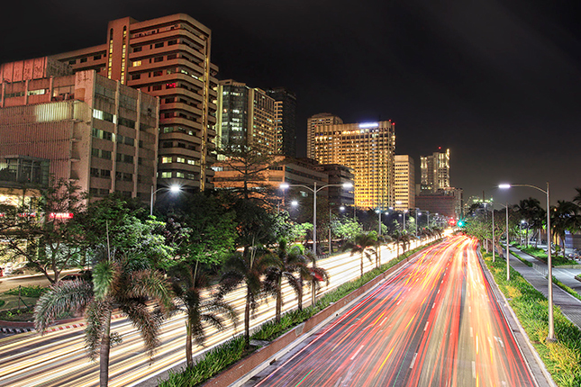Long-exposure photos of Metro Manila traffic
