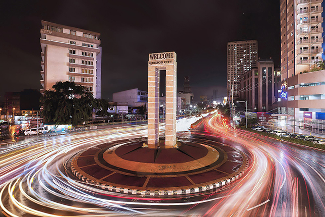 Long-exposure photos of Metro Manila traffic