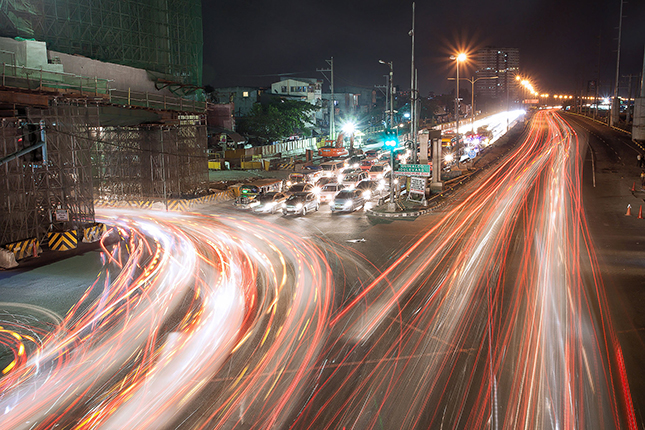 Long-exposure photos of Metro Manila traffic